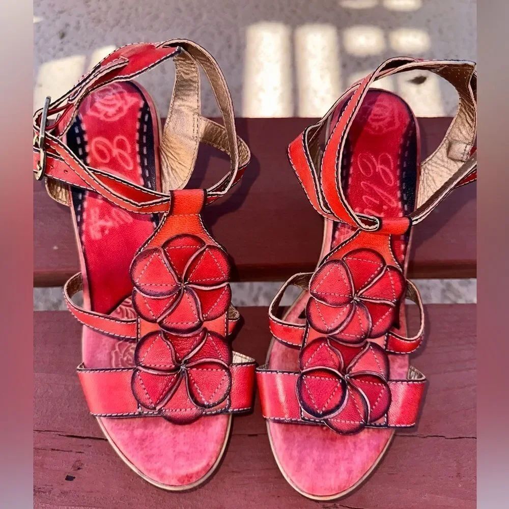 Corkys Elite strappy leather floral sandals in red with black accents NWOT SZ 9
